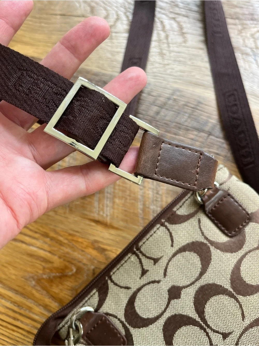 Authentic Coach Y2K  2004  Signature Swingpack Crossbody Bag Style 5659